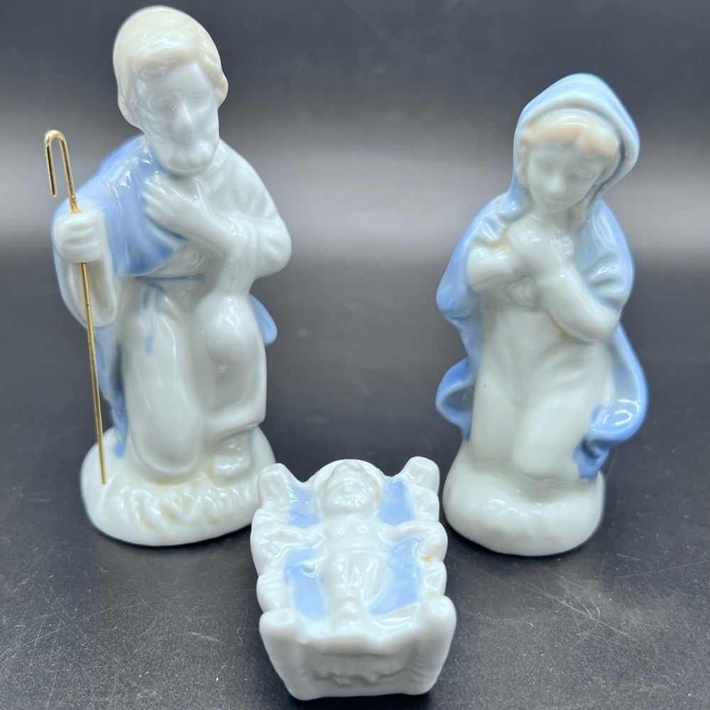 Nativity Set 3 Piece LEFTON Ceramic Mary Joseph Jesus Figurine Nativity Set BLUE